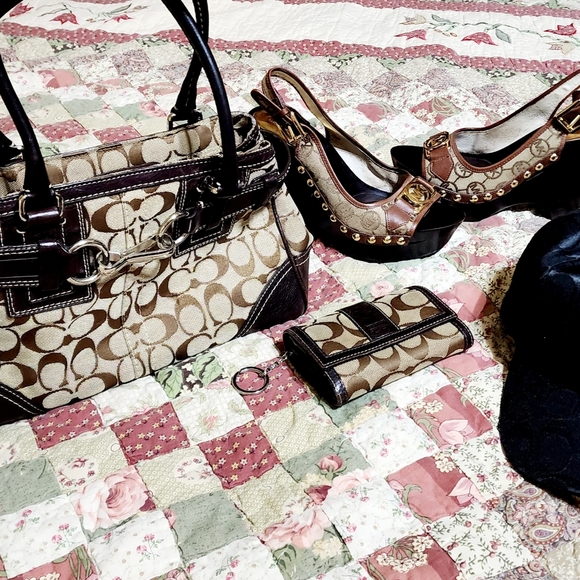 Buddle Women Items. - Picture 2 of 9